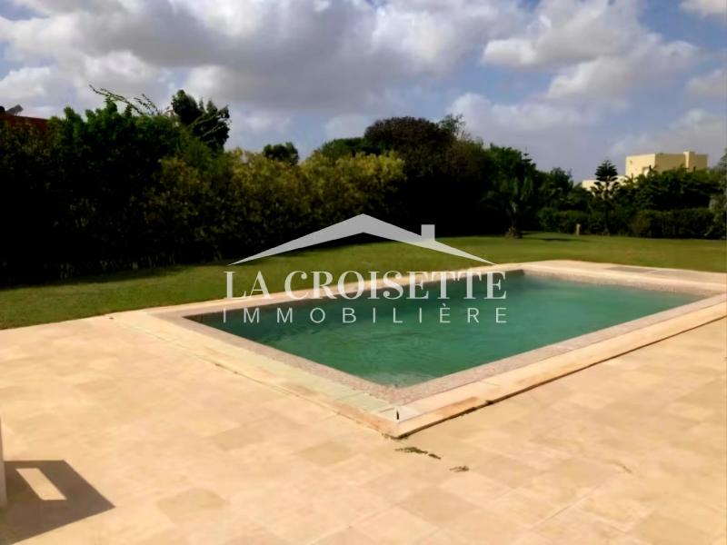 Villa S+6 avec piscine à Gammarth